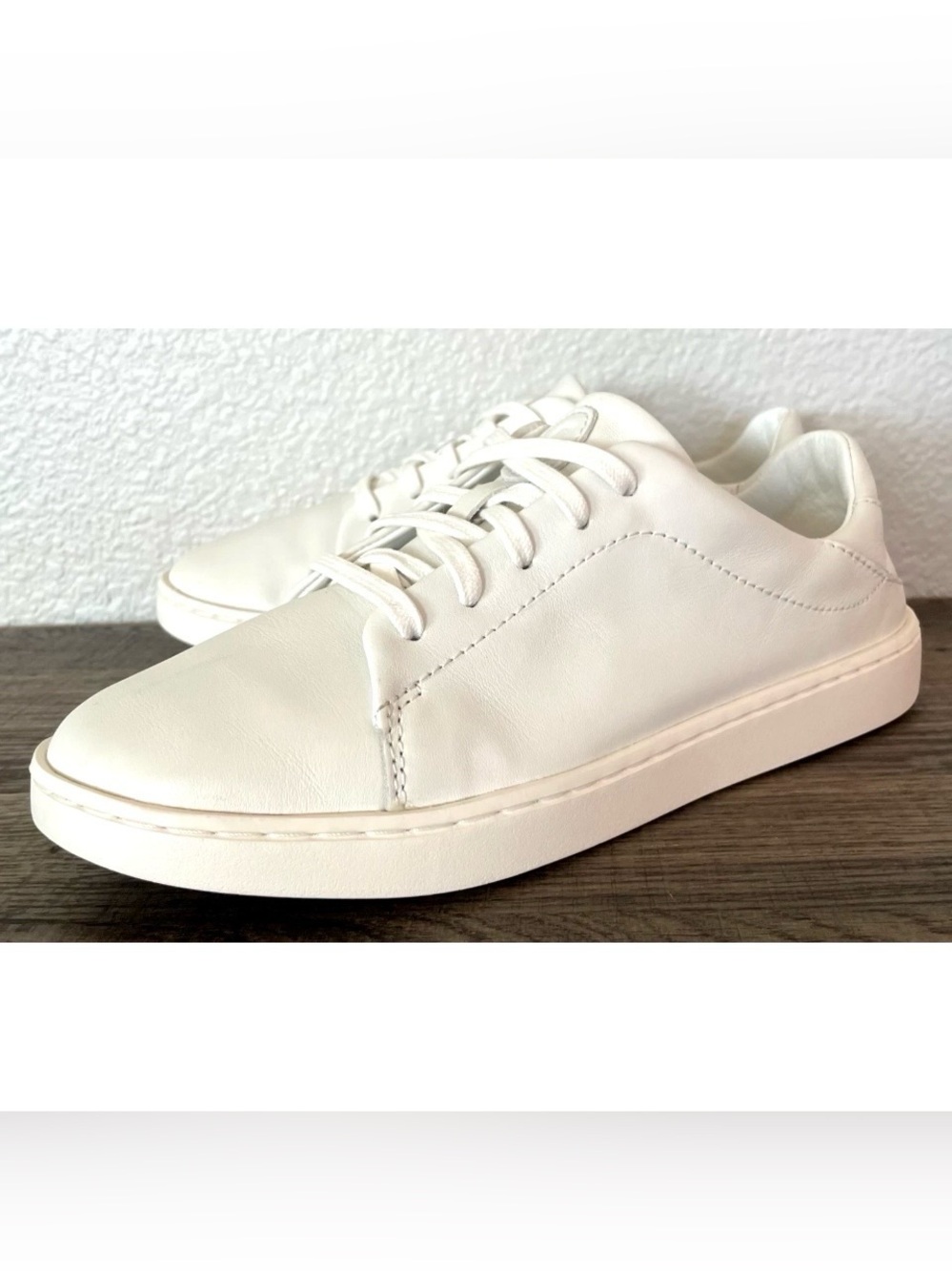 OluKai Pehuea Li Ili Womens US 7 White Everyday Leather Sneakers Comfort Beach